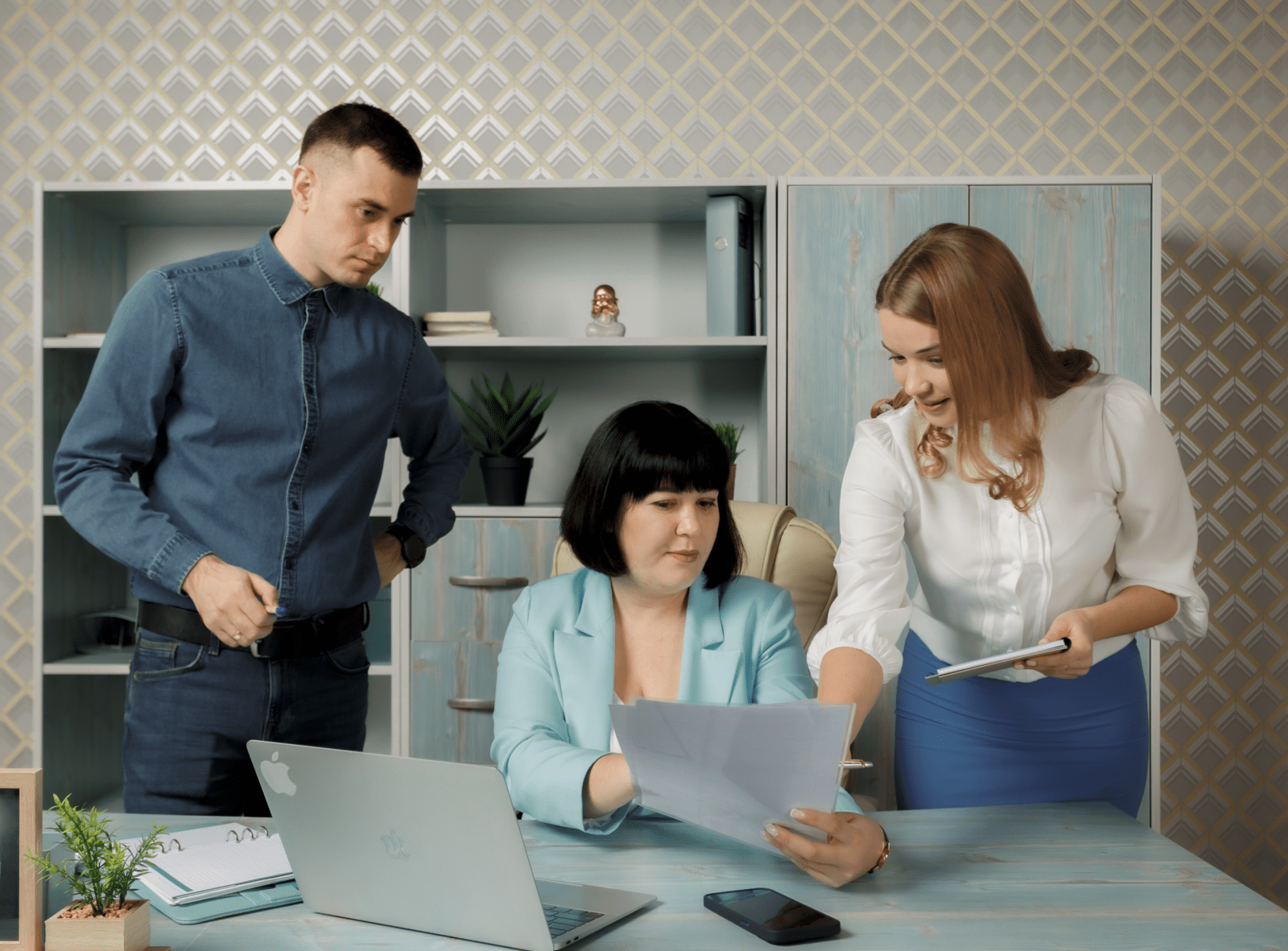 Потрібна кваліфікована допомога бухгалтера чи юриста?